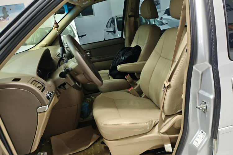 别克GL8 2014款 2.4L 经典版中控内饰19