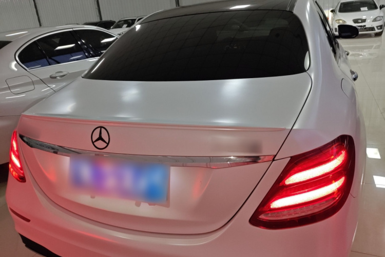 奔驰E级 2017款 改款 E 300 运动型车身外观6004