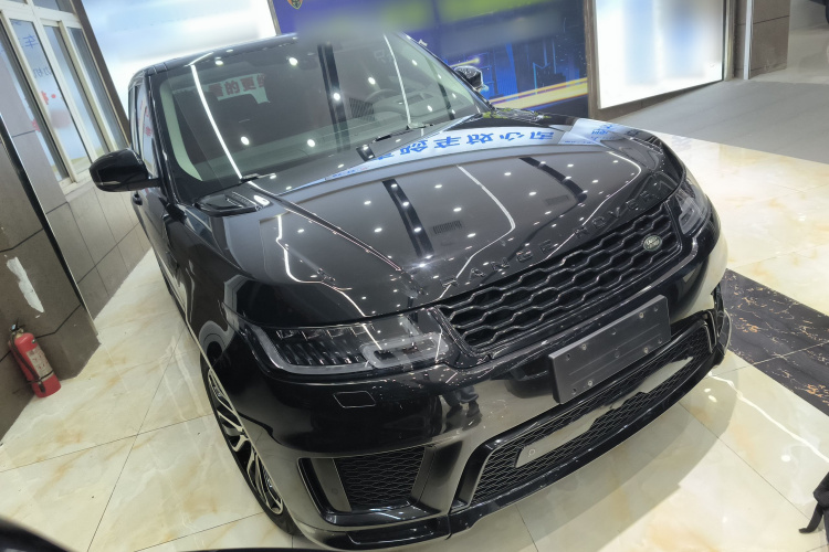 路虎 揽胜运动版 2022款 3.0 L6 耀黑版车身外观3