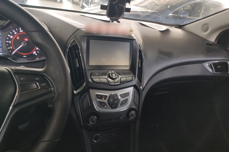 奇瑞 艾瑞泽5 2016款 1.5L 手动领锐版中控内饰7002