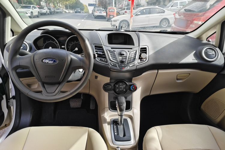 福特 嘉年华 2013款 三厢 1.5L 自动品尚型中控内饰7004