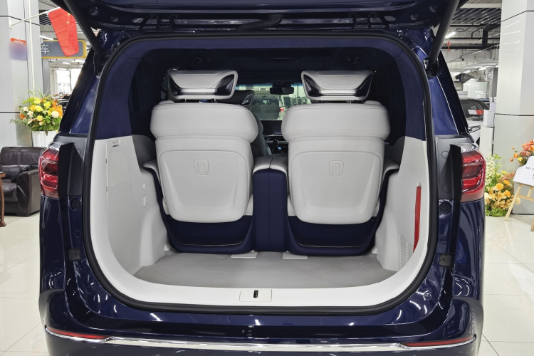 别克GL8 2020款 Avenir艾维亚 四座尊礼版中控内饰7010