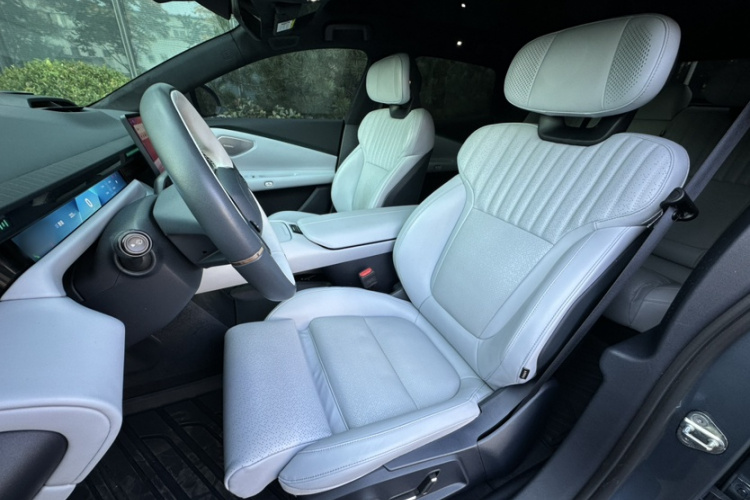 领克Z10 2024款 95kWh 702km四驱智驾Ultra局部细节19