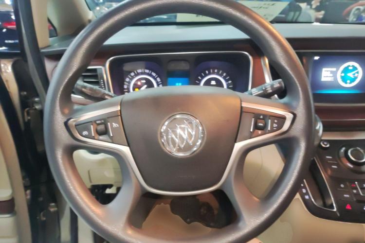 别克GL8 2017款 25S 舒适型 国V中控内饰13