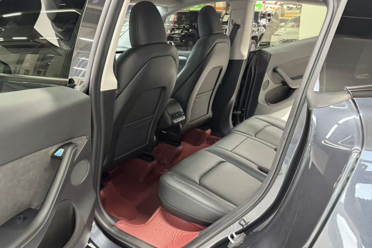 特斯拉 Model Y 2024款 后轮驱动版中控内饰7004