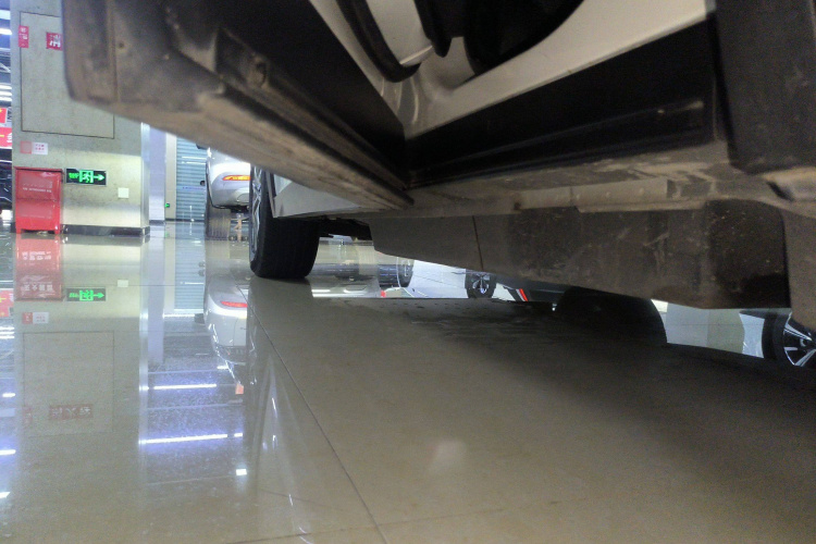 雷克萨斯UX新能源 2020款 300e 纯·悦版机舱底盘30