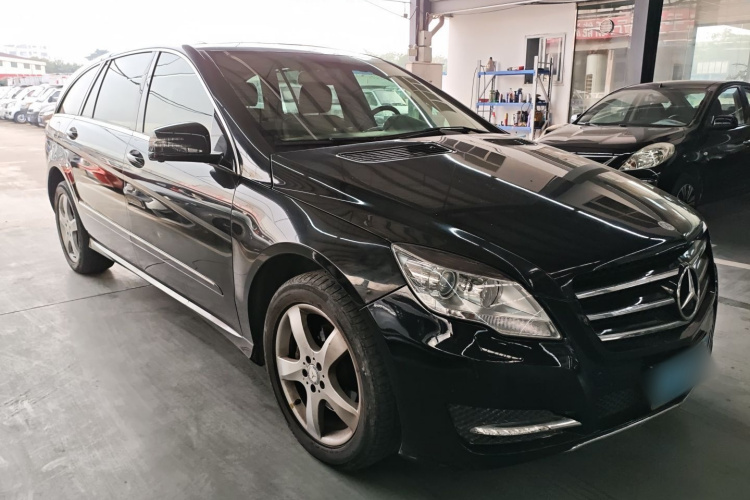 奔驰R级 2015款 R 320 4MATIC 豪华型车身外观3