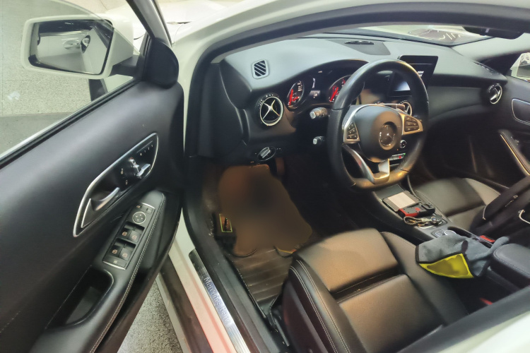 奔驰GLA 2019款 GLA 200 动感型中控内饰7003