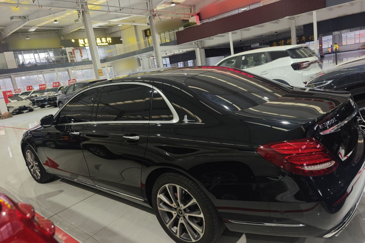 奔驰E级 2018款 改款 E 300 L 时尚型车身外观4