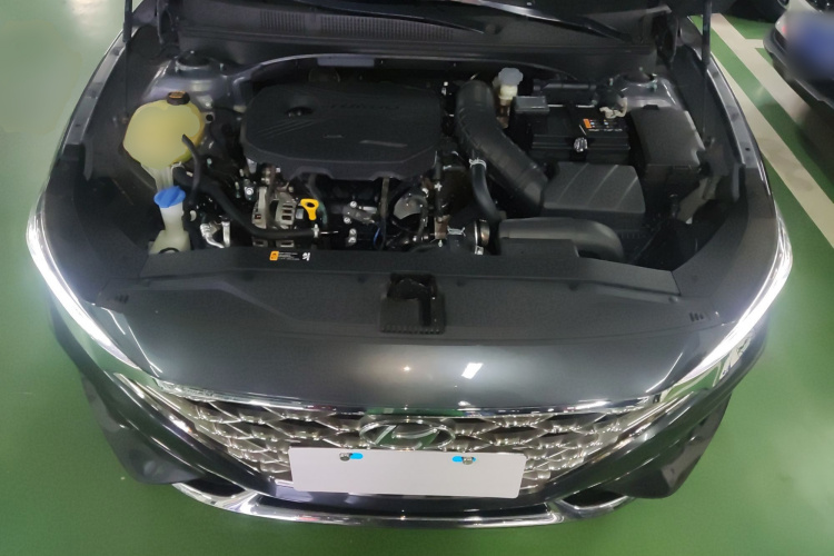 现代 菲斯塔 2019款 280TGDi 智享版 国VI机舱底盘24