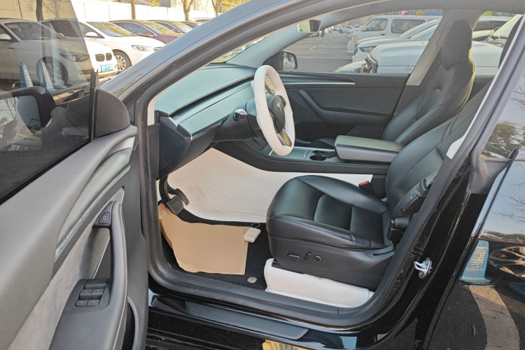 特斯拉 Model Y 2021款 标准续航后驱版中控内饰20