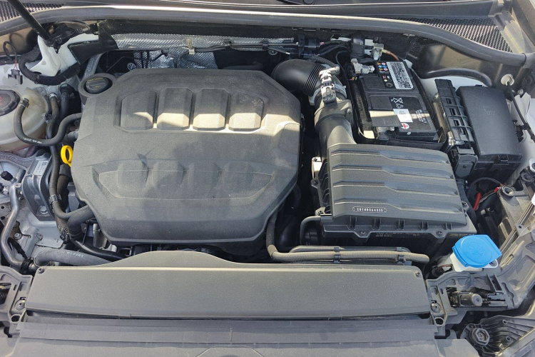 奥迪Q3 2023款 改款 40 TFSI 时尚动感型机舱底盘24