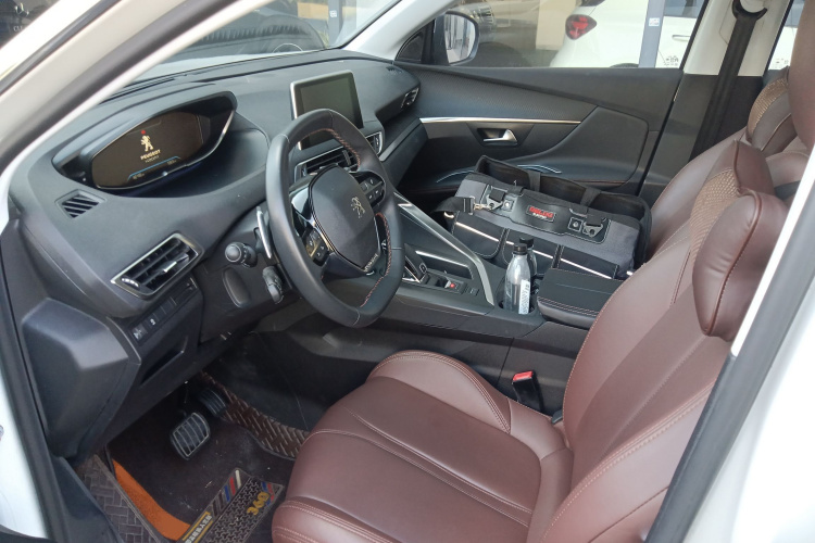 标致4008 2017款 350THP 精英版中控内饰19