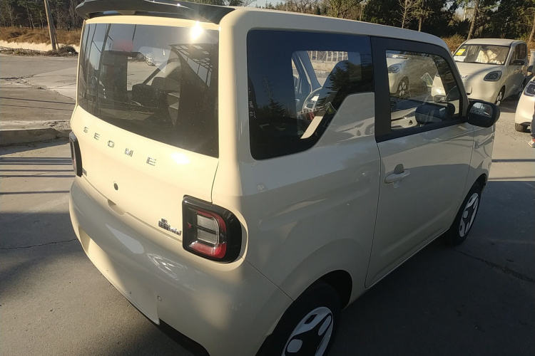 吉利银河 熊猫 2025款 210km 元气熊车身外观7