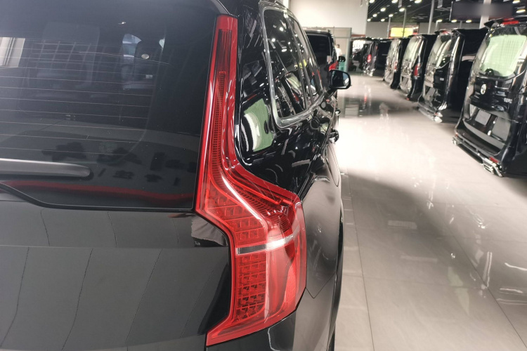 沃尔沃XC90 2020款 改款 T6 智逸豪华版 7座车身外观9
