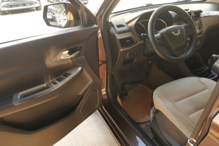 五菱汽车 五菱宏光 2018款 1.5L S舒适型L2B中控内饰7003