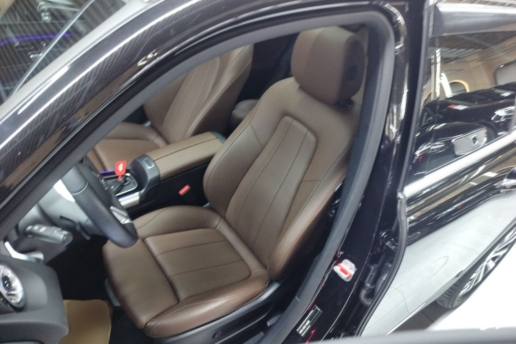 奔驰GLB 2024款 改款 GLB 220 时尚型局部细节19