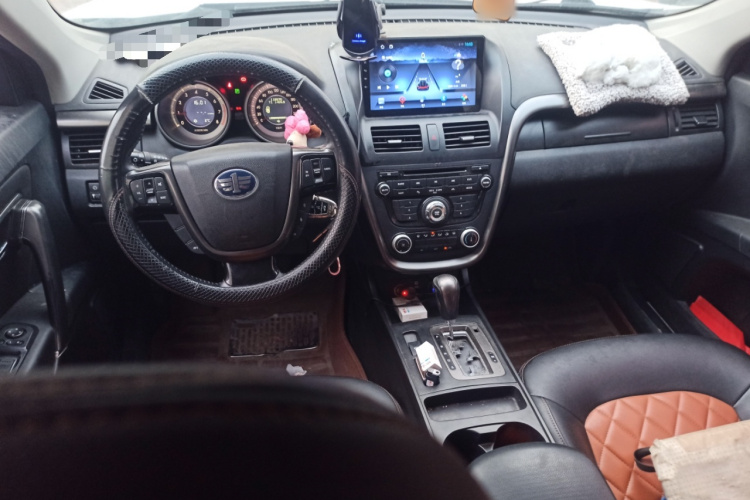 奔腾X80 2015款 2.0L 自动舒适周年纪念型中控内饰7002