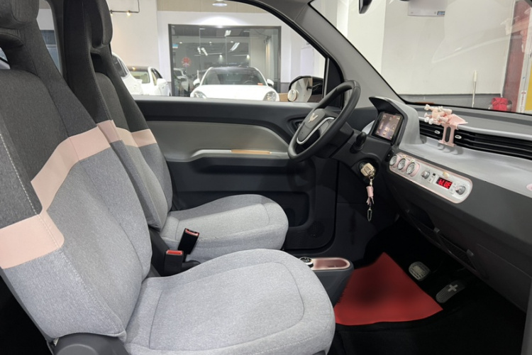 五菱汽车 宏光MINIEV 2022款 马卡龙时尚款 磷酸铁锂中控内饰7005