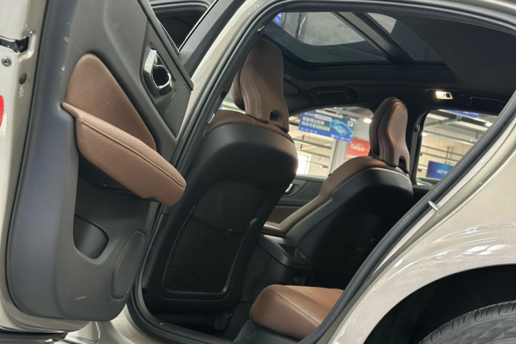 沃尔沃S60 2022款 B4 智逸豪华版中控内饰7011