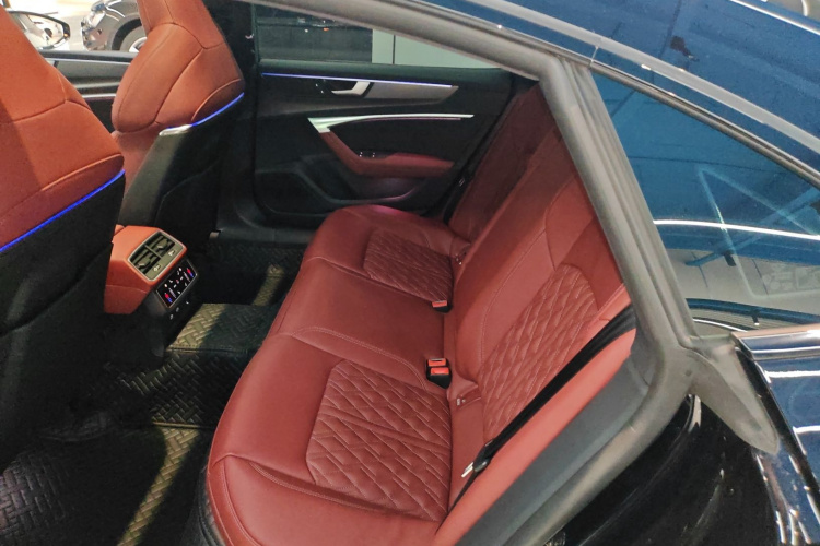 奥迪A7L 2024款 45 TFSI quattro 黑武士版中控内饰7004