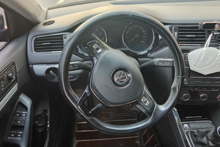 大众 速腾 2017款 1.6L 手动舒适型中控内饰13