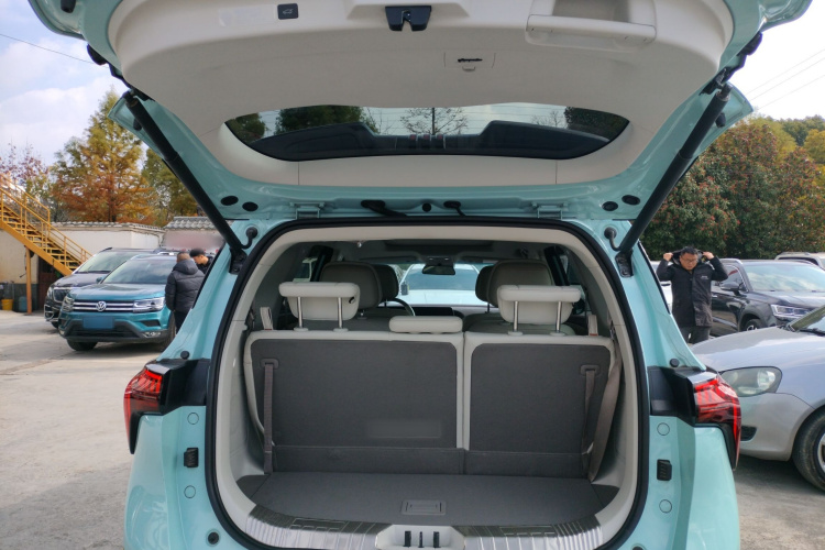 东风风行 风行游艇 2022款 1.5T DCT逐浪版机舱底盘23