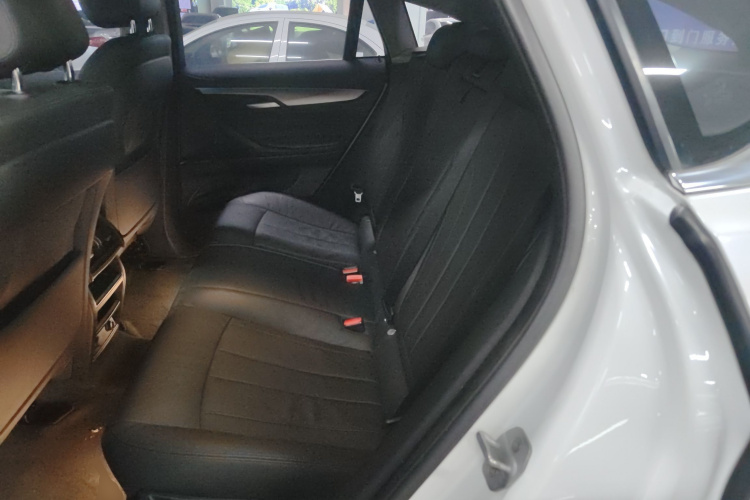 宝马X6 2015款 xDrive35i 领先型中控内饰21
