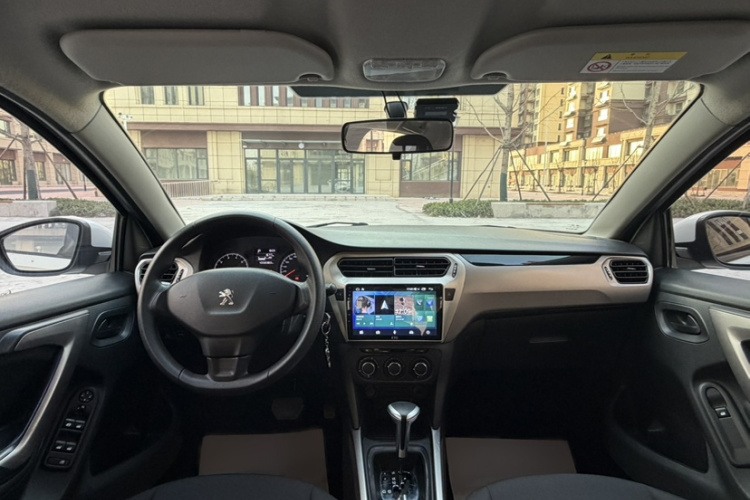 标致301 2017款 1.6L 自动舒适版中控内饰7005