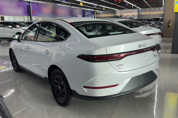 比亚迪 秦PLUS 2024款 荣耀版 DM-i 55KM领先型车身外观6003