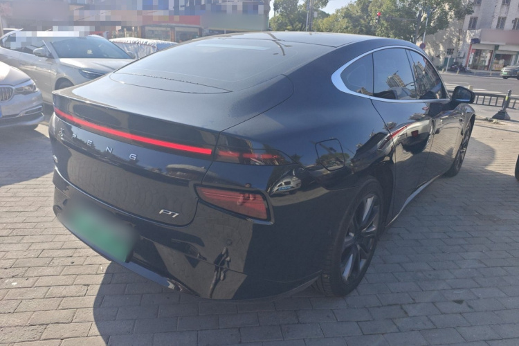 小鹏P7 2022款 480E+车身外观7