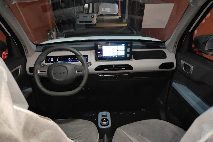 吉利银河 2024款 熊猫mini 200km 耐力熊中控内饰12