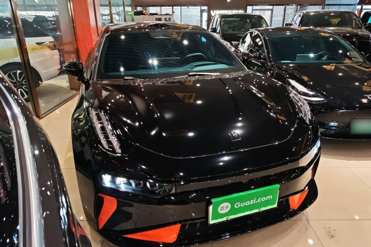 极氪001 2025款 YOU版 100kWh 四驱车身外观3