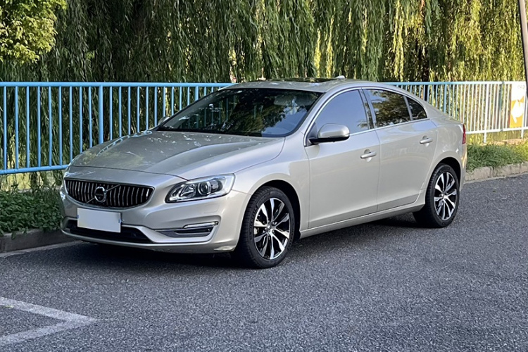 沃尔沃S60 2019款 S60L 改款 T5 智进进阶版车身外观1