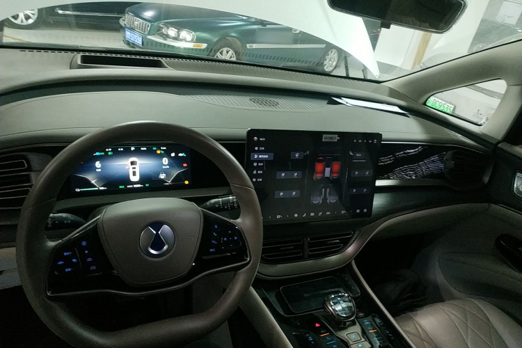 腾势D9 2022款 DM-i 970 四驱尊荣型中控内饰12