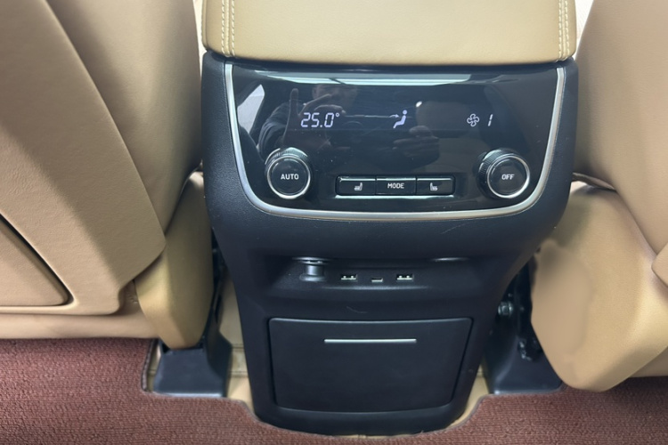 理想汽车 理想ONE 2021款 增程6座版中控内饰7008