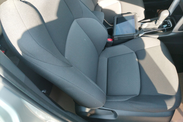 丰田 锋兰达 2022款 2.0L CVT精英版局部细节41