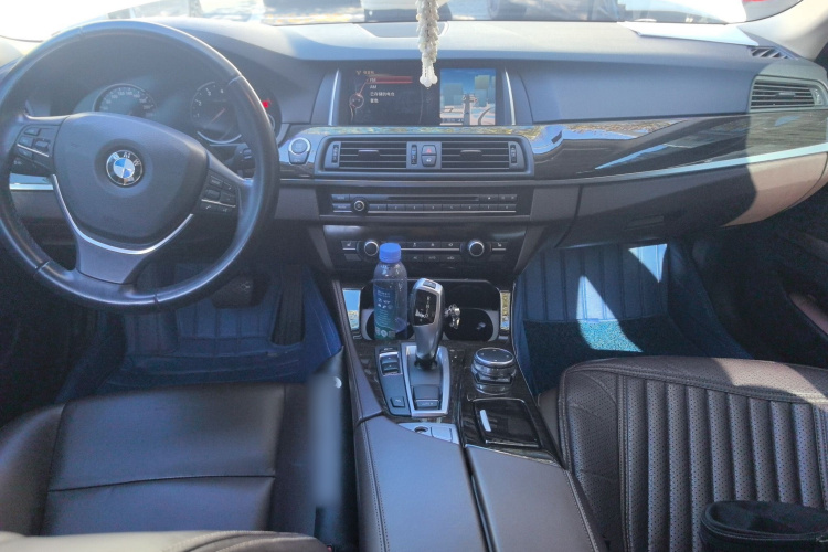宝马5系 2017款 525Li 豪华设计套装中控内饰7002