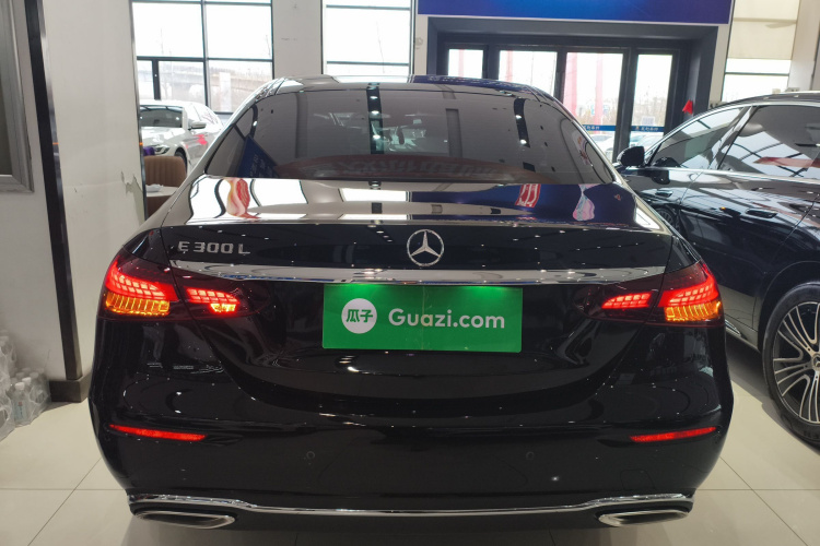 奔驰E级 2023款 E 300 L 时尚型车身外观6
