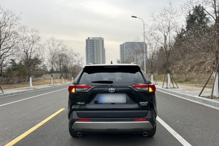 丰田 RAV4荣放 2023款 双擎 2.5L E-CVT两驱精英Plus版车身外观6003