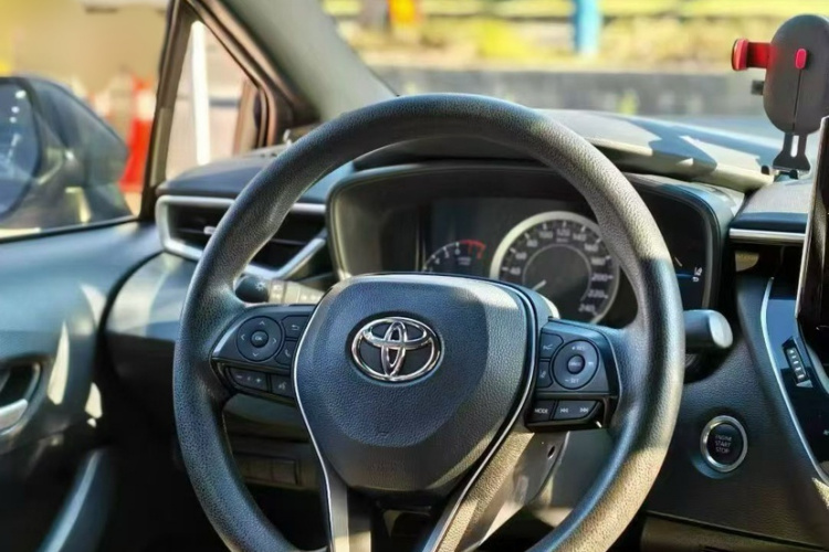 丰田 雷凌 2019款 185T CVT豪华版 国VI中控内饰7002