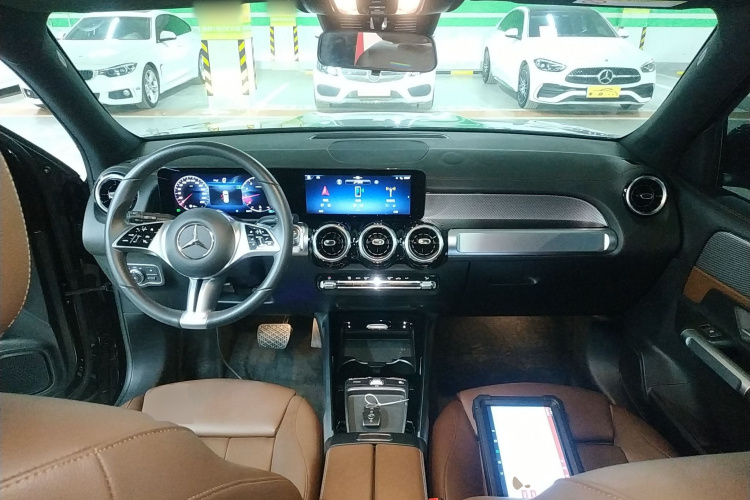 奔驰GLB 2024款 GLB 200 动感型中控内饰7002