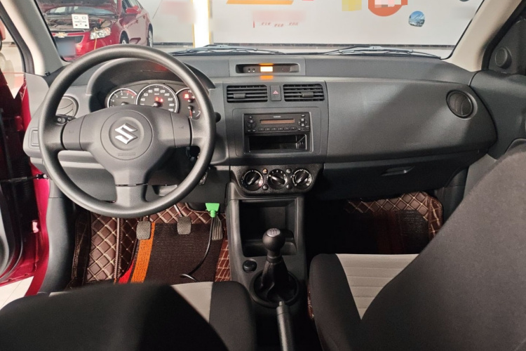 铃木 雨燕 2014款 1.3L 手动标准型中控内饰12