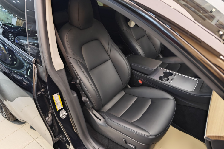 特斯拉 Model Y 2021款 标准续航后驱版中控内饰7015