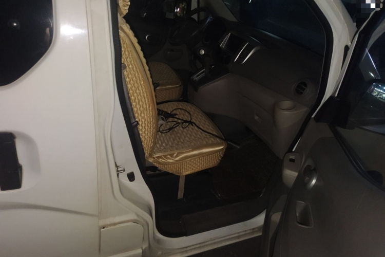 日产NV200 2016款 改款 1.6L CVT豪华型局部细节9005