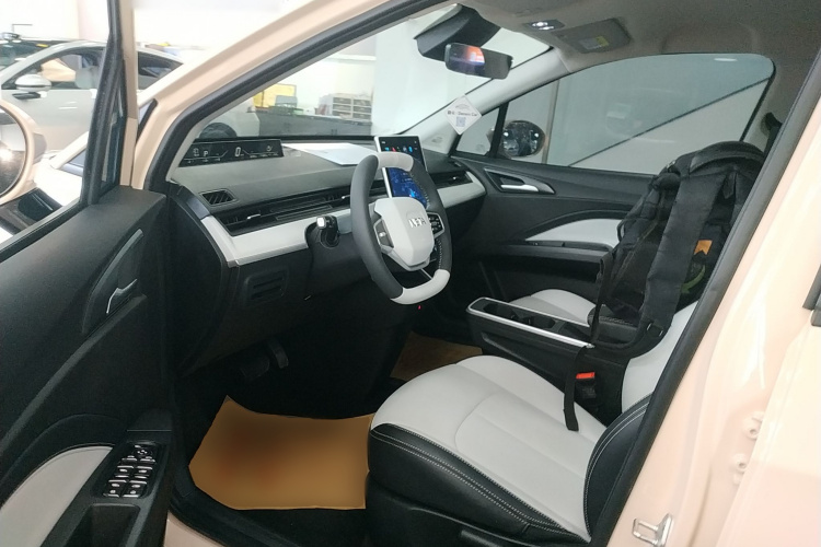 哪吒汽车 哪吒AYA 2023款 401 Lite中控内饰7003