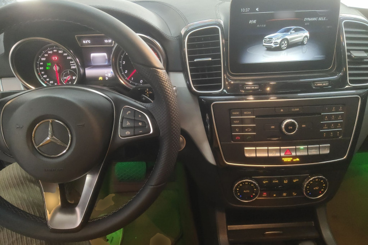 奔驰GLE轿跑 2018款 GLE 320 4MATIC 轿跑SUV中控内饰7002