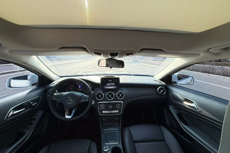 奔驰GLA 2018款 GLA 200 时尚型中控内饰7003