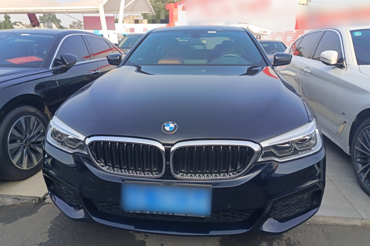 宝马5系 2020款 530Li 尊享型 M运动套装车身外观2