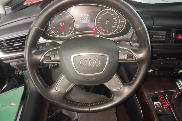 奥迪A6L 2015款 30 FSI 百万纪念舒享型中控内饰13